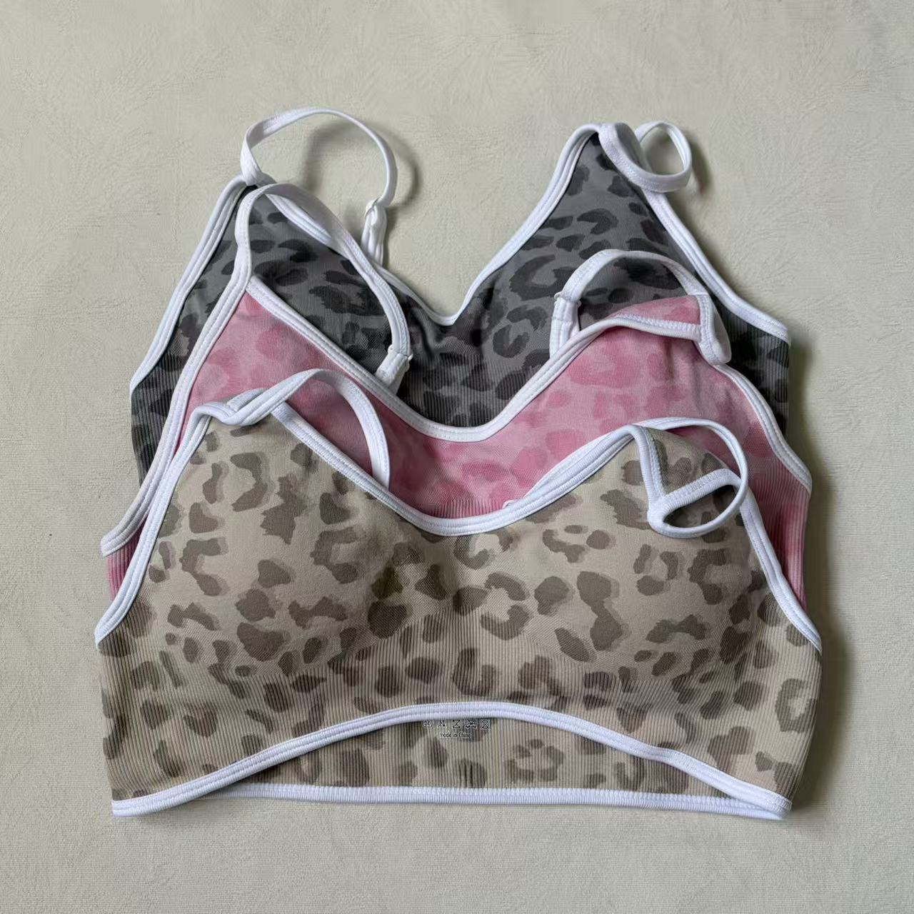 LOGO Soutien-gorge de sport po - Yoga Fitness Logo Design avis et prix