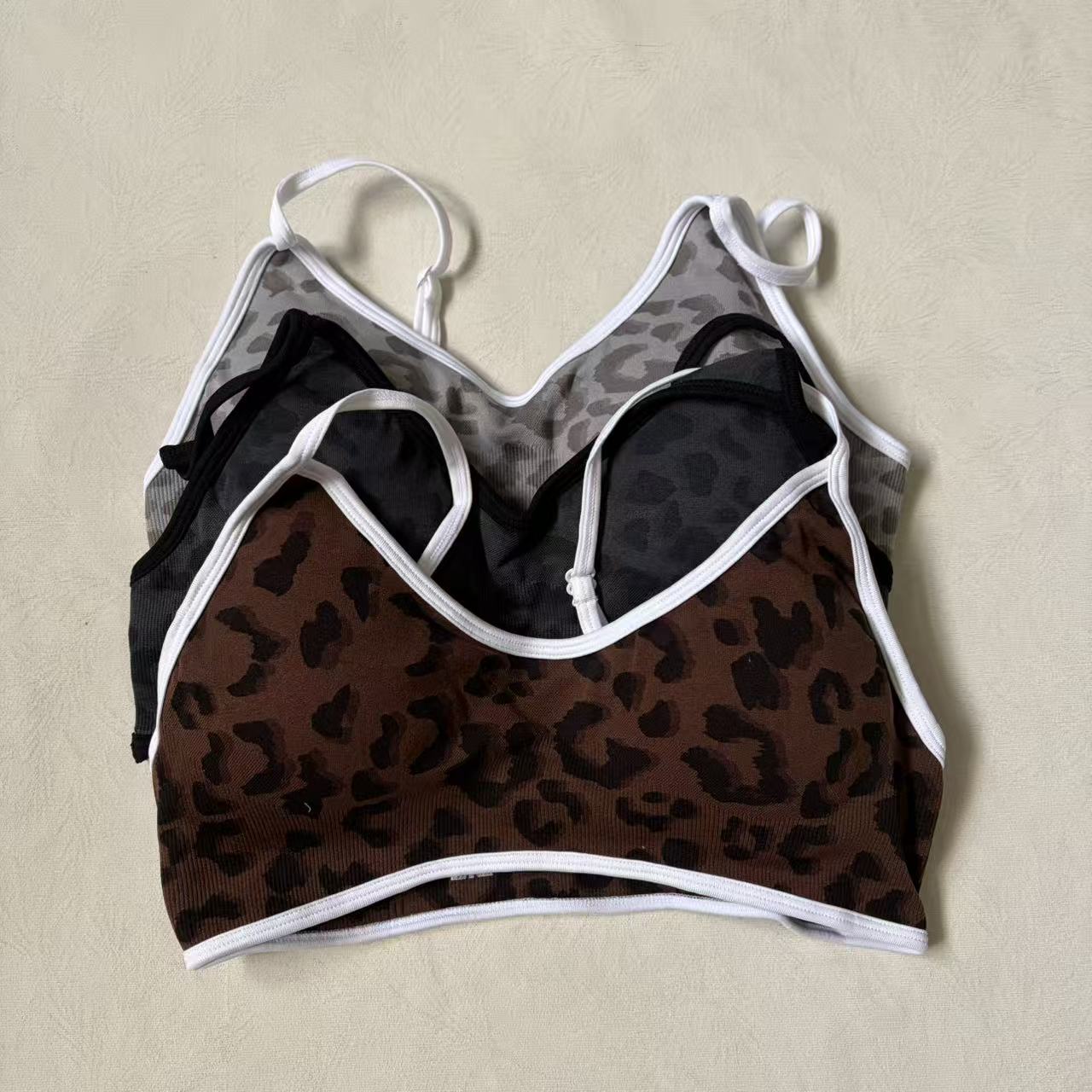 Soutien-gorge de sport pour fe - Yoga Fitness Logo Design avis et prix